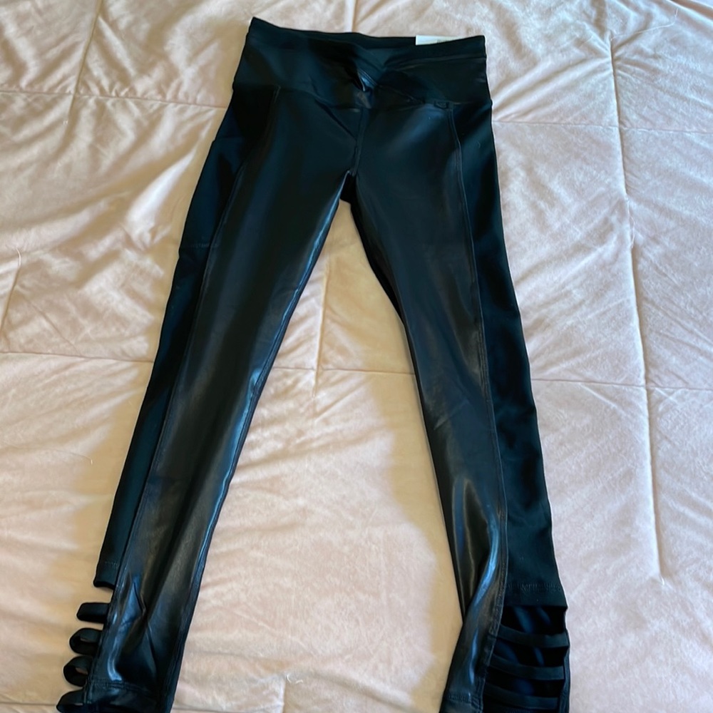 Stretch black shiny leggings